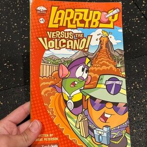 Veggie Tales Larry Boy Versus the volcano paperback boo